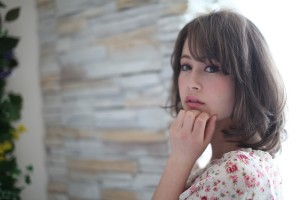 冬は暗めのトーンでイメージチェンジ